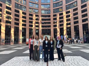 Demokratie zum Anfassen: Schülerinnen und Schüler des BORG tagen im Europäischen Parlament 